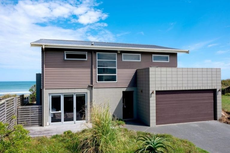 Photo of property in 23 Ocean View Road, Port Waikato, Tuakau, 2695