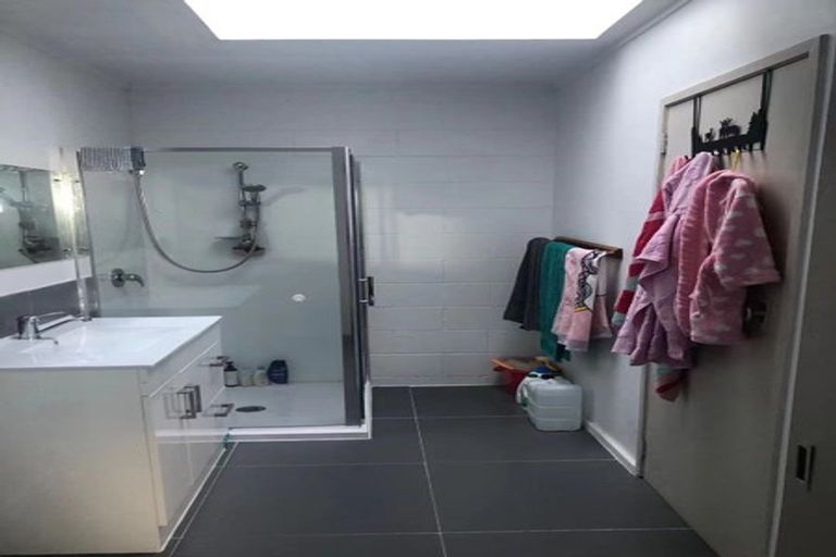 Photo of property in 1/96 Chivalry Road, Glenfield, Auckland, 0629