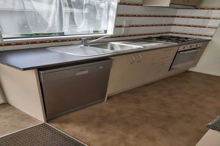 Photo of property in 6 Rickards Place, New Lynn, Auckland, 0600