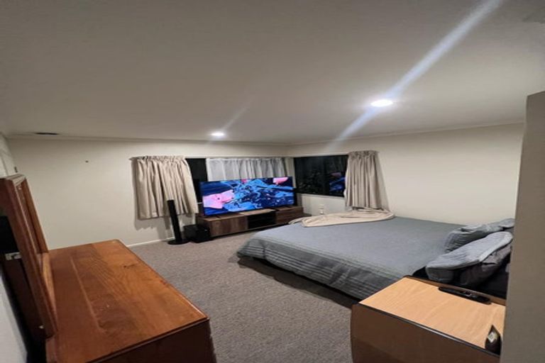 Photo of property in 7 Ron Place, Fitzherbert, Palmerston North, 4410