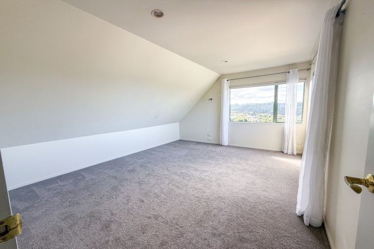 Photo of property in 8 Ngahere Views, Orewa, 0931