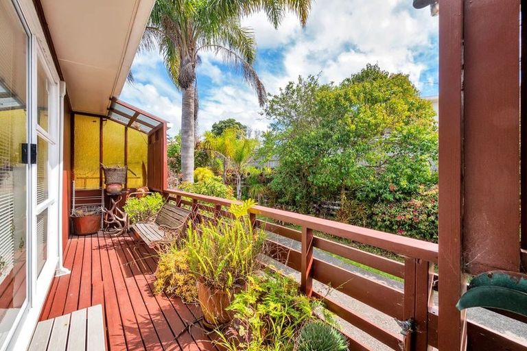 Photo of property in 11 Chequers Avenue, Glenfield, Auckland, 0629