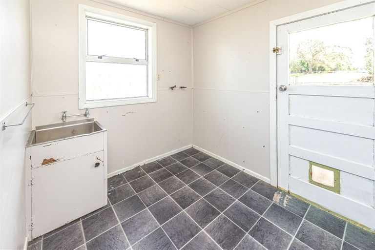 Photo of property in 30 Weraroa Road, Waverley, 4510