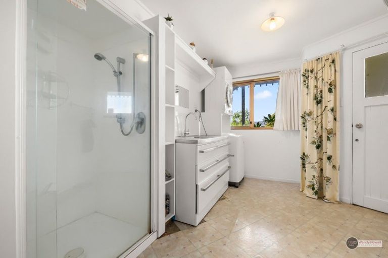 Photo of property in 11 Chestnut Grove, Maungaraki, Lower Hutt, 5010