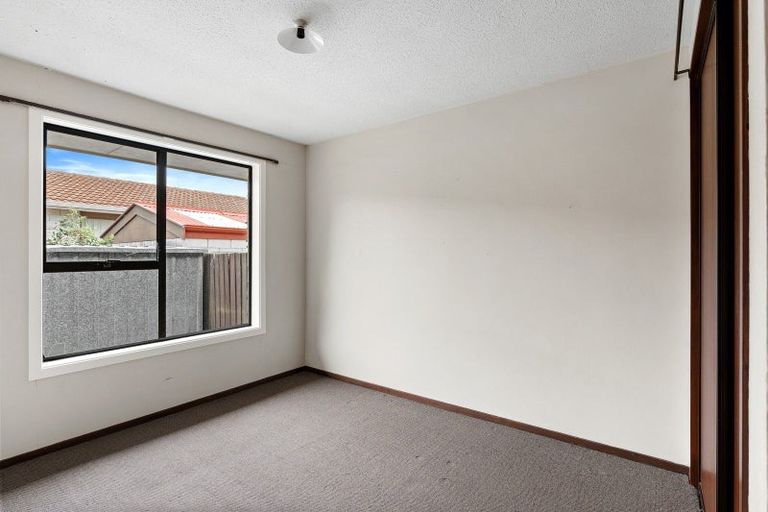Photo of property in 2/77 Glenmore Avenue, Casebrook, Christchurch, 8051