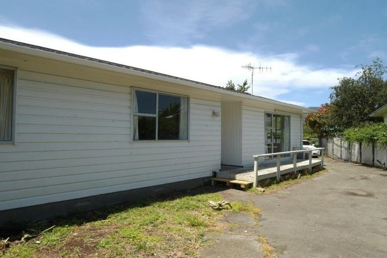 Photo of property in 43 Arawhata Road, Paraparaumu, 5032