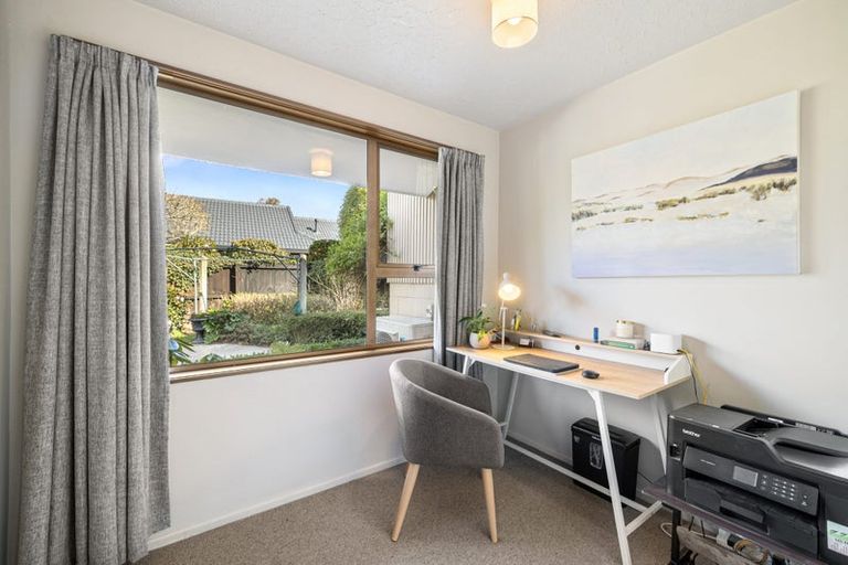 Photo of property in 27 Highland Place, Avonhead, Christchurch, 8042