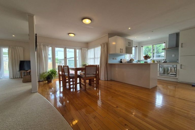 Photo of property in 16 Sylvia Road, Hillcrest, Auckland, 0627