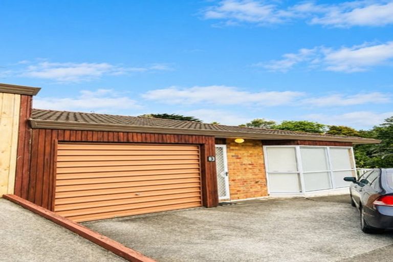Photo of property in 3/74 West Coast Road, Glen Eden, Auckland, 0602