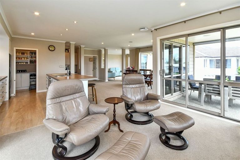 Photo of property in 10 Barsana Place, Pukekohe, 2120