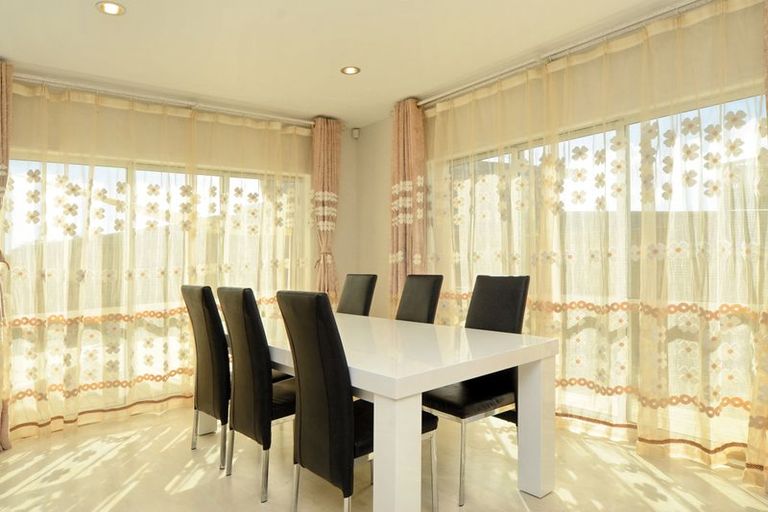 Photo of property in 75 San Valentino Drive, Henderson, Auckland, 0612