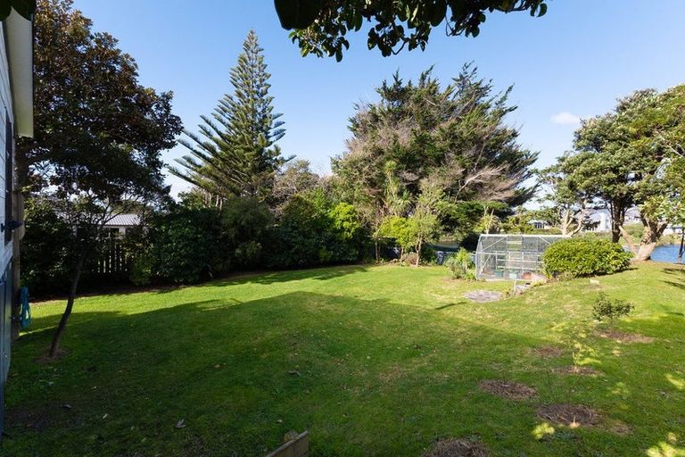 Photo of property in 200 Tutere Street, Waikanae Beach, Waikanae, 5036