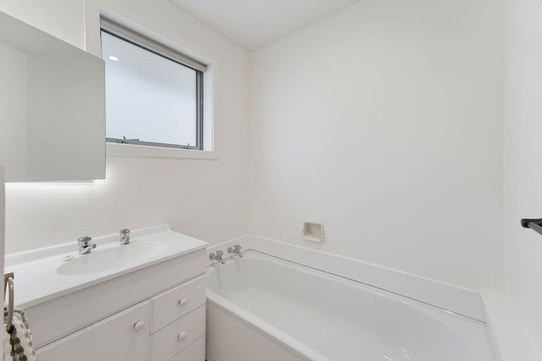 Photo of property in 1/14a Millhill Lane, Huntsbury, Christchurch, 8022