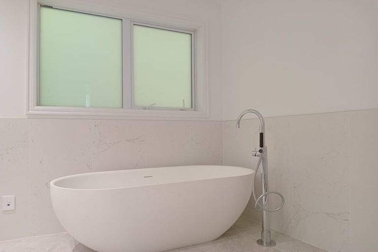 Photo of property in 43 Rona Street, Eastbourne, Lower Hutt, 5013