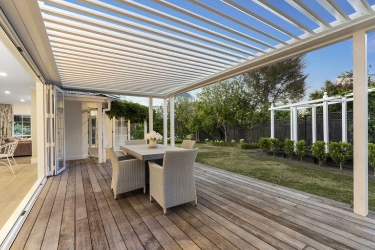 Photo of property in 1 Almond Grove, Greenhithe, Auckland, 0632