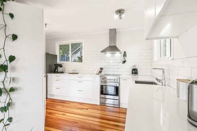 Photo of property in 137 Ruskin Road, Newlands, Wellington, 6037