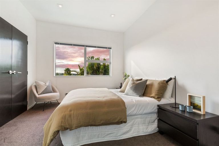 Photo of property in 7 Rangi Avenue, Schnapper Rock, Auckland, 0632