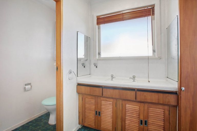 Photo of property in 12 The Boulevard, Sunnyhills, Auckland, 2010