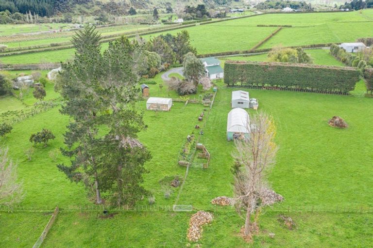 Photo of property in 233 North Manakau Road, Manakau, Levin, 5573