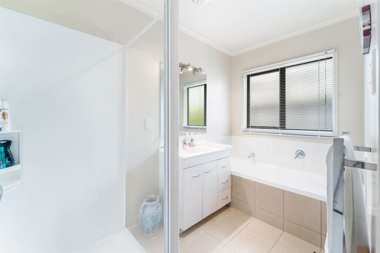 Photo of property in 10 Jelas Road, Red Beach, 0932