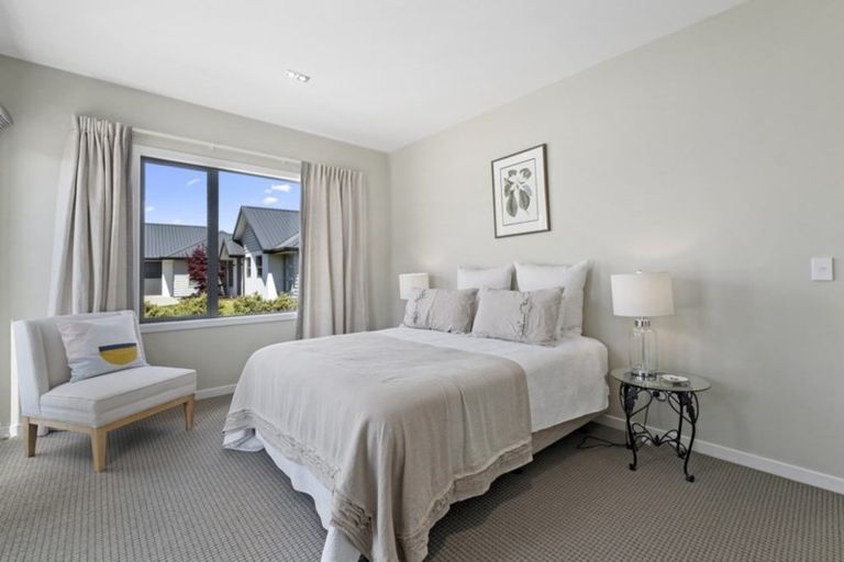 Photo of property in 11 Urquhart Place, Wanaka, 9305