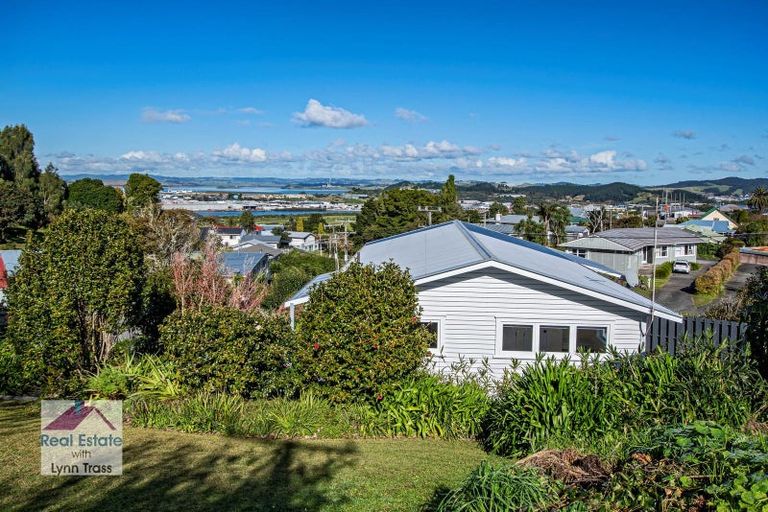 Photo of property in 42 Memorial Drive, Parahaki, Whangarei, 0112