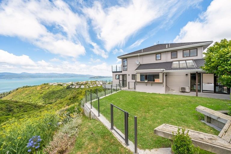 Photo of property in 42 Gurkha Crescent, Khandallah, Wellington, 6035