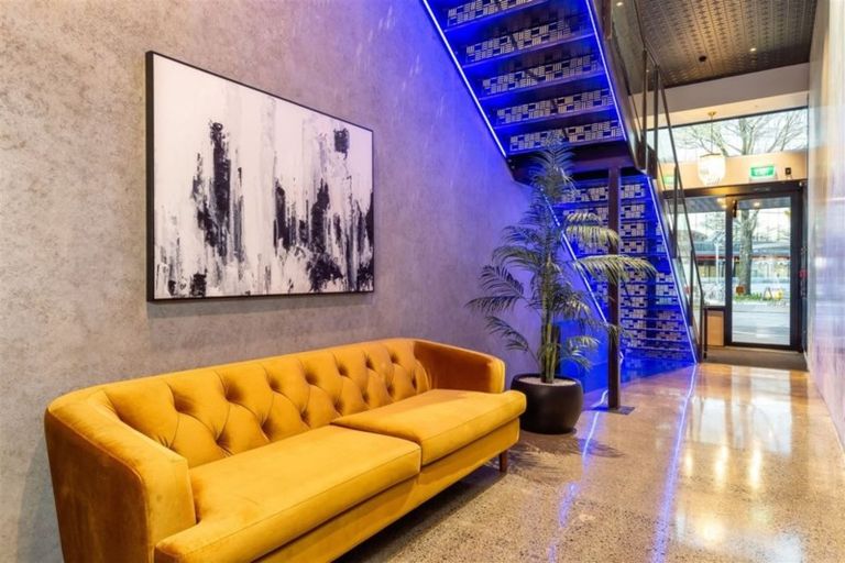 Photo of property in 177a High Street, Oxford, 7430