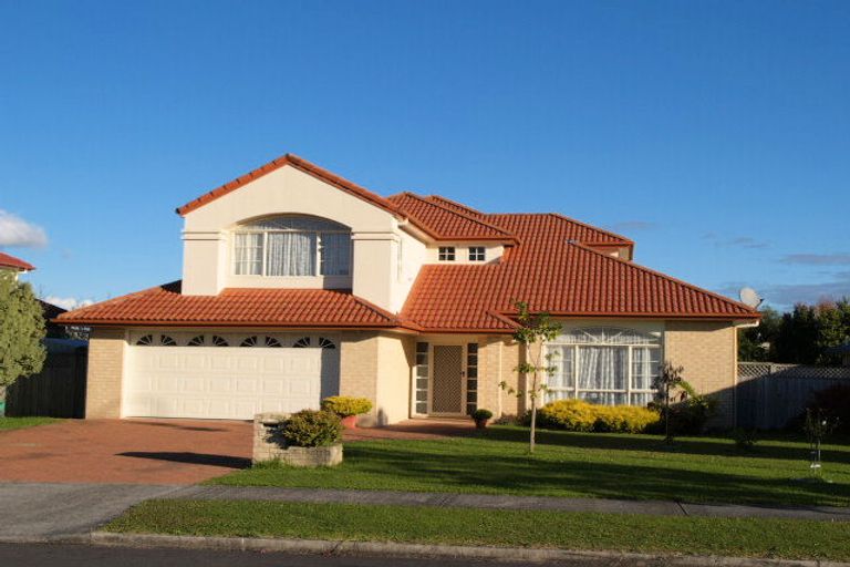 Photo of property in 10 Montecito Place, Golflands, Auckland, 2013