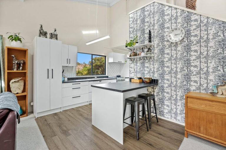 Photo of property in 29 Tahunatapu Road, Parua Bay, Whangarei, 0174