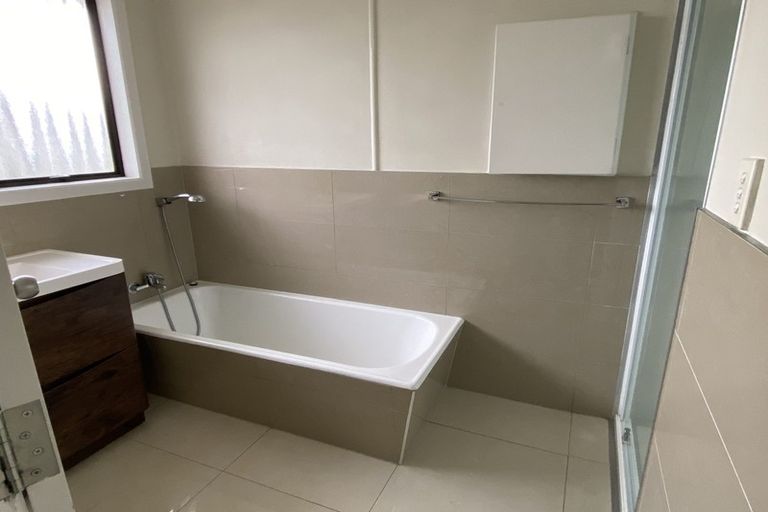 Photo of property in 17 Bradbury Road, Botany Downs, Auckland, 2010