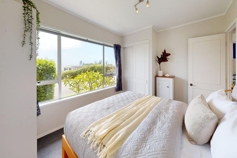 Photo of property in 1/33 Rosario Crescent, Red Beach, 0932