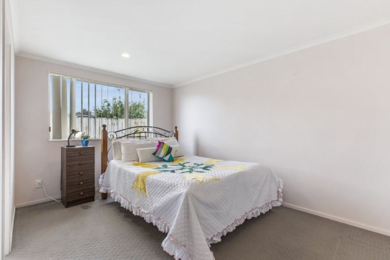 Photo of property in 18 Piriti Place, Weymouth, Auckland, 2103