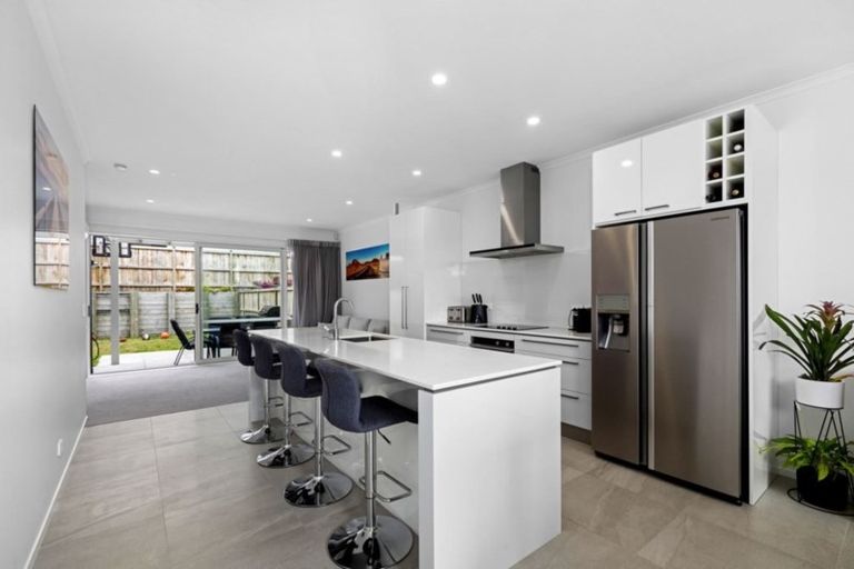 Photo of property in 10 Couldrey Crescent, Red Beach, 0932