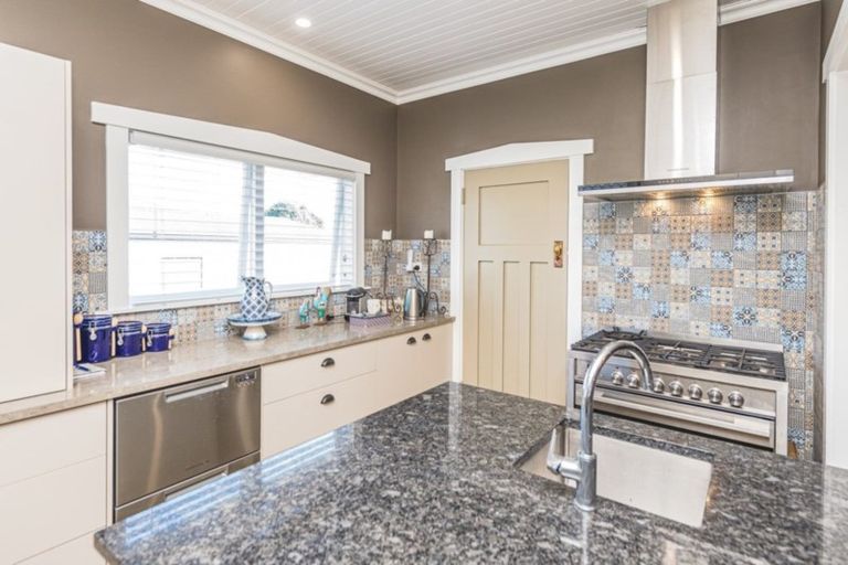 Photo of property in 33 Grey Street, College Estate, Whanganui, 4500