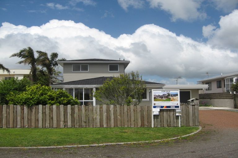Photo of property in 825 Whangaparaoa Road, Manly, Whangaparaoa, 0930
