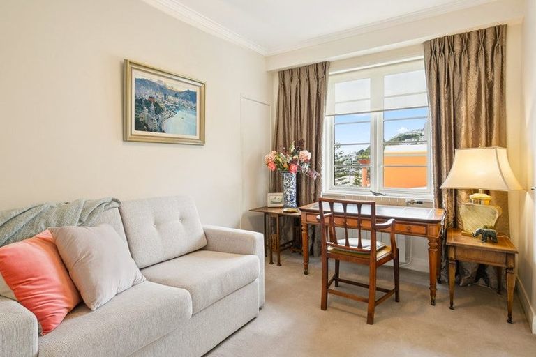 Photo of property in Broadwater Apartments, 214 Oriental Parade, Oriental Bay, Wellington, 6011