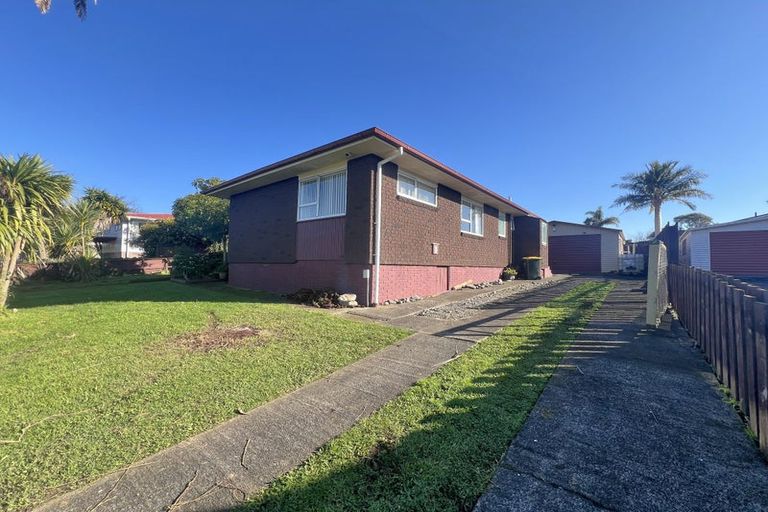 Photo of property in 57 Casuarina Road, Half Moon Bay, Auckland, 2012