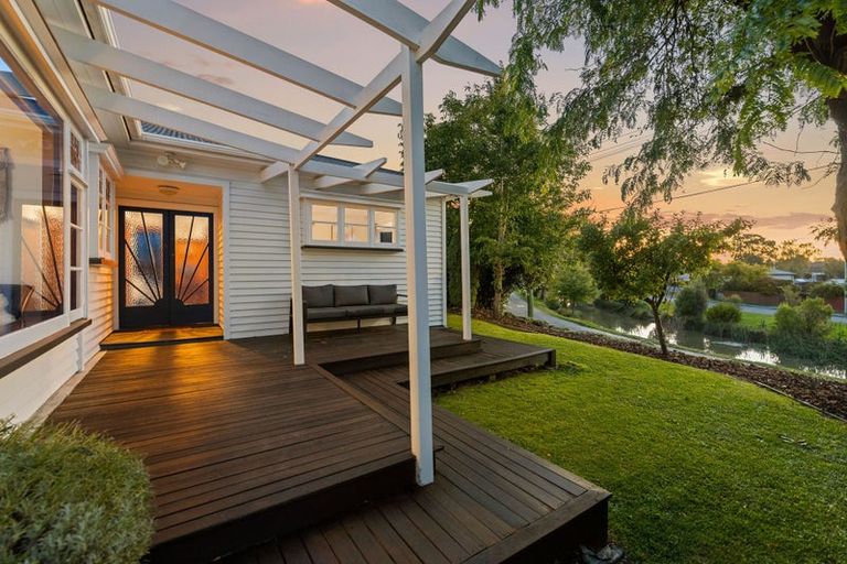 Photo of property in 211 Fifield Terrace, Opawa, Christchurch, 8023