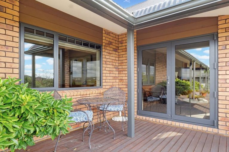 Photo of property in 71 Ruapehu Drive, Fitzherbert, Palmerston North, 4410