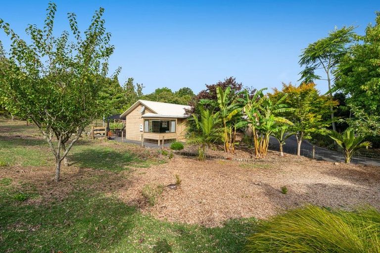 Photo of property in 1688 South Head Road, South Head, Helensville, 0874