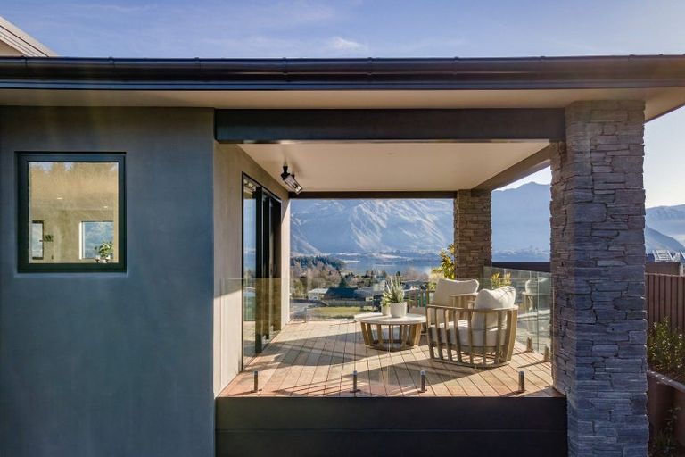 Photo of property in 18 Fenton Avenue, Wanaka, 9305