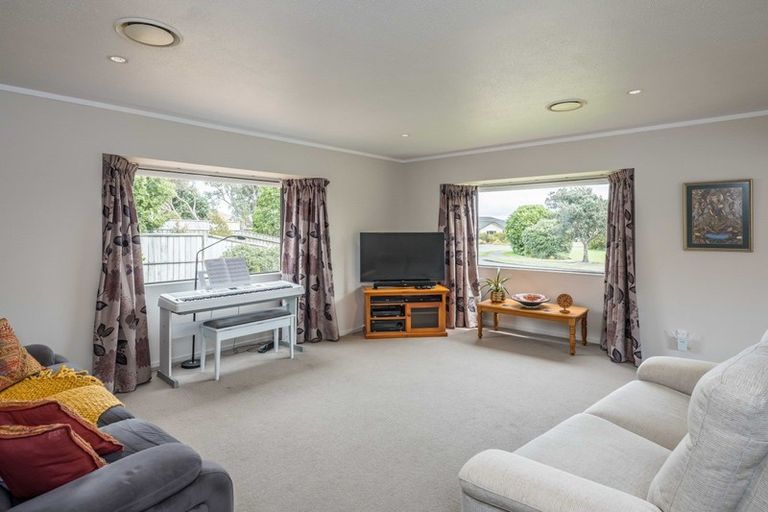 Photo of property in 16 Kotuku Drive, Paraparaumu Beach, Paraparaumu, 5032