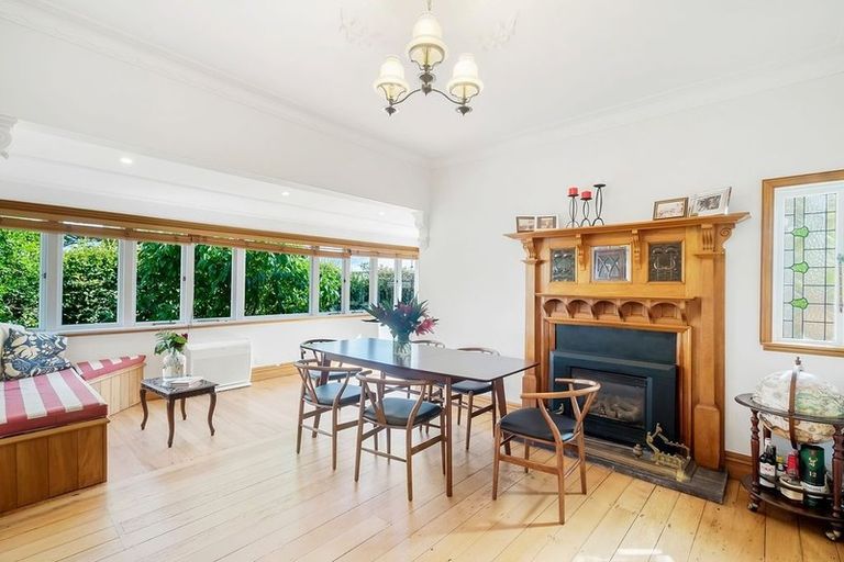 Photo of property in 28 Rangatira Road, Birkenhead, Auckland, 0626