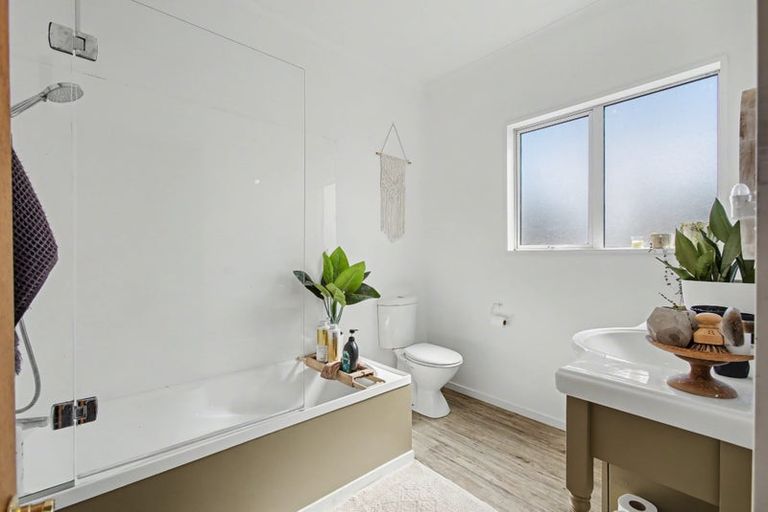 Photo of property in 52 Brougham Street, Westport, 7825