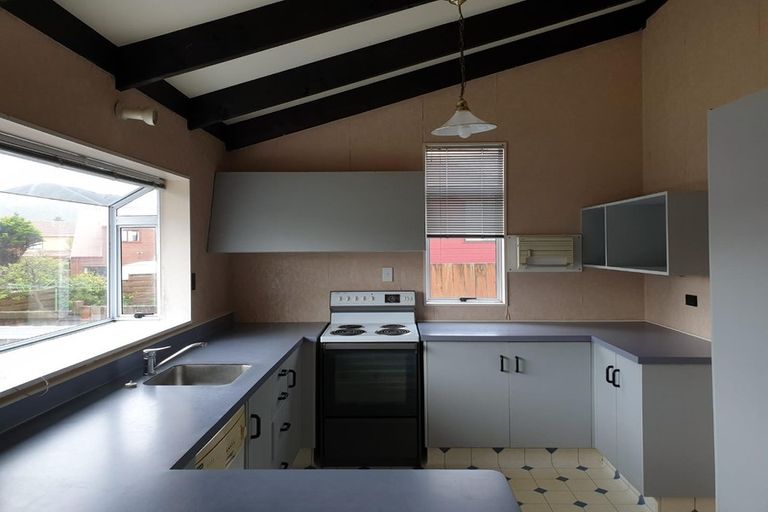 Photo of property in 303 Maungaraki Road, Maungaraki, Lower Hutt, 5010