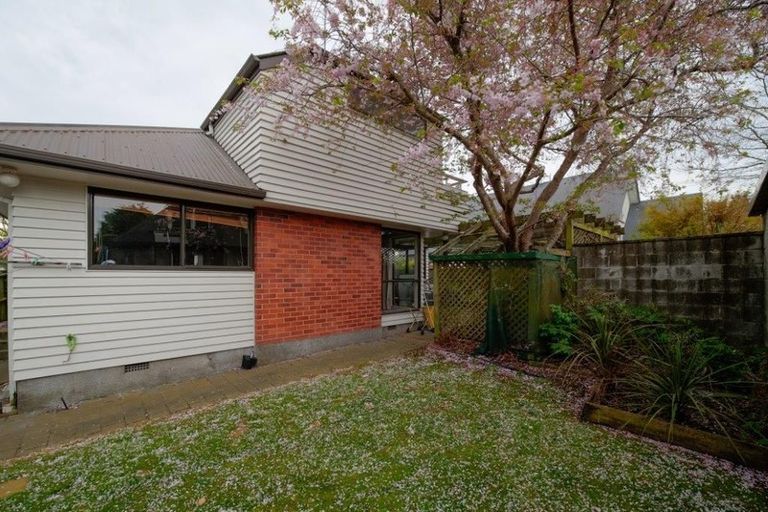 Photo of property in 1/318 Withells Road, Avonhead, Christchurch, 8042
