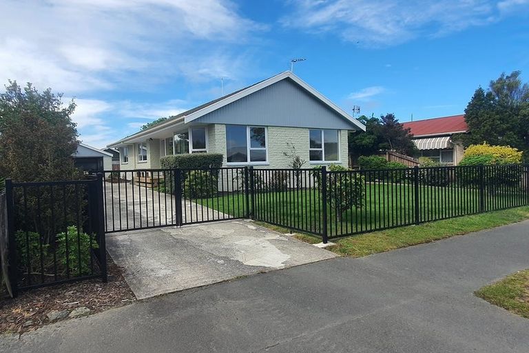 Photo of property in 150 Queenspark Drive, Parklands, Christchurch, 8083