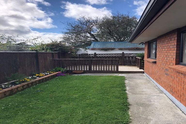 Photo of property in 2/101 Pohutukawa Street, Woburn, Lower Hutt, 5011