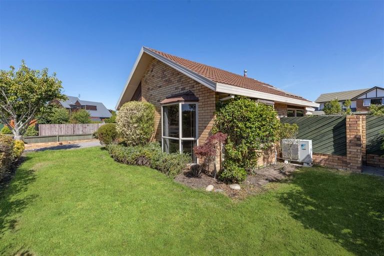 Photo of property in 9 Elmtree Close, Parklands, Christchurch, 8083